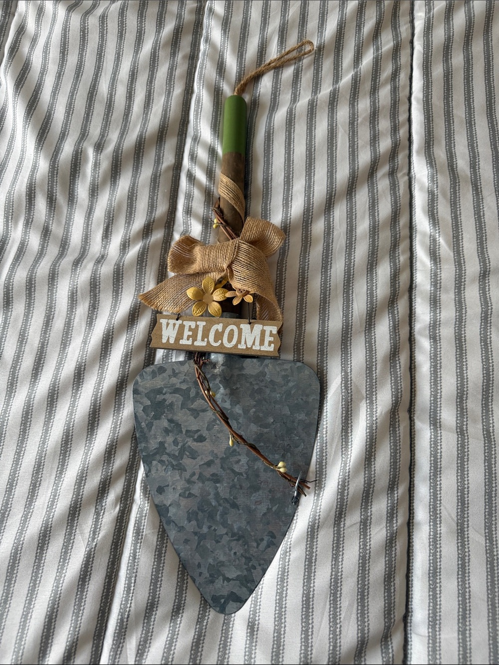 Rustic Metal Heart Welcome Hanging - Green Handle, Burlap Bow